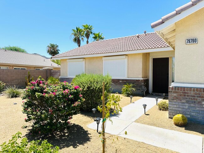 Foto del edificio - 78780 Birchcrest Cir