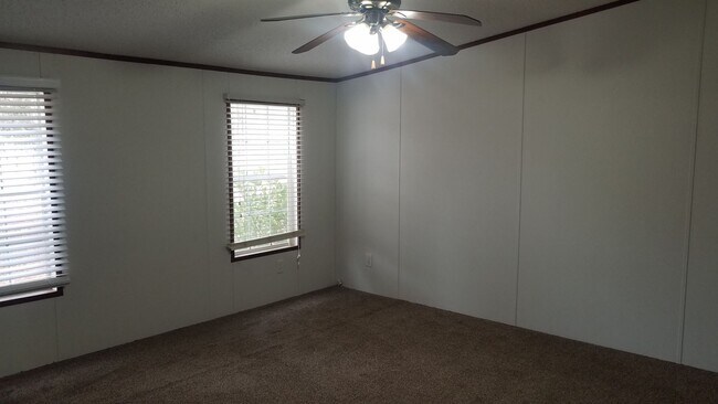 Building Photo - Large Mobile Home in Lowndes County
