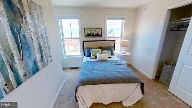 Foto del edificio - 801 Mapleton Ave