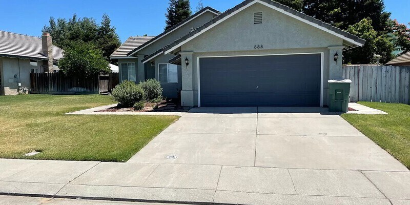 Primary Photo - 888 Sequoia Ave, Manteca, CA 95337