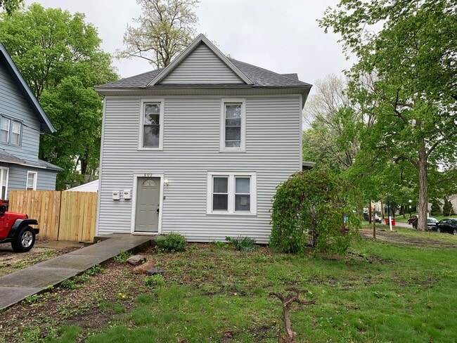 Building Photo - 602 W Hill St