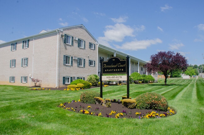 Building Photo - Arrowhead Court Apartments
