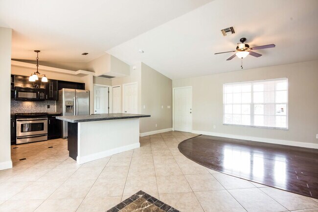 Foto del edificio - 811 SW 14th Pl