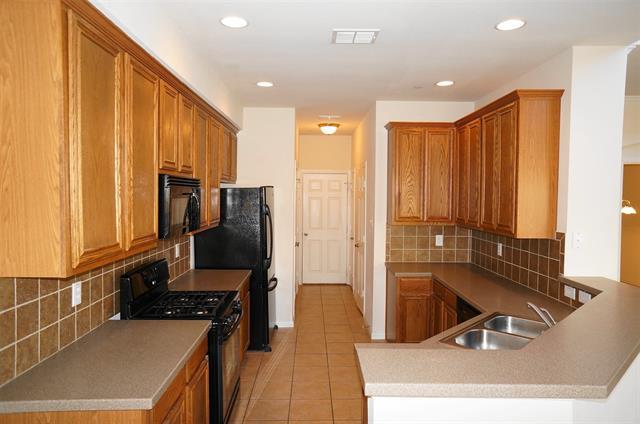 Building Photo - 8738 Bigelow Dr