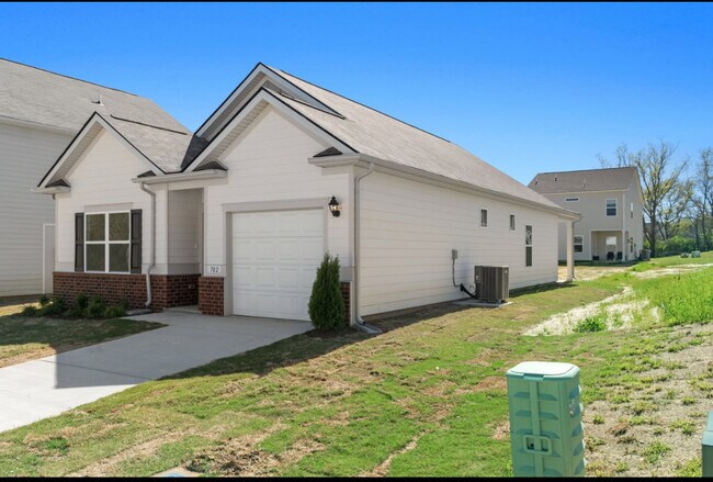 Building Photo - 702 Samuel Dr