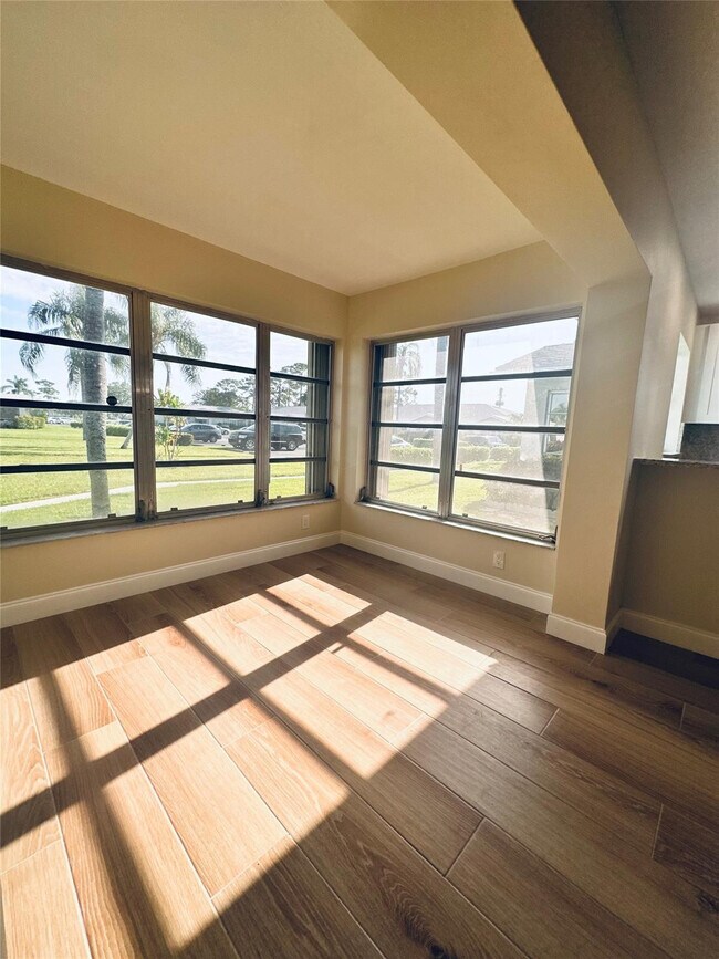 Foto del edificio - 14676 Canalview Dr
