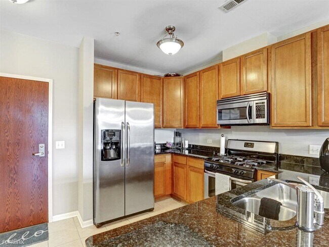 Foto del edificio - 1 br, 1 bath Condo - 6436 Roosevelt Rd