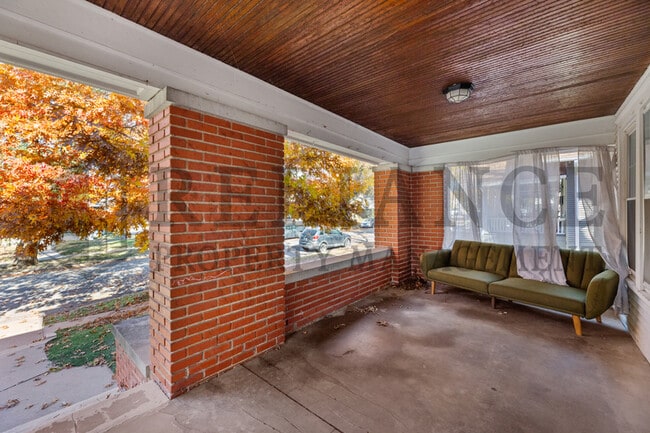 Foto del edificio - 3325 Victor Pl