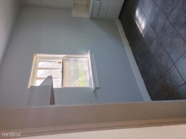 Foto del edificio - 3 br, 2 bath House - 2415 N Ellis St