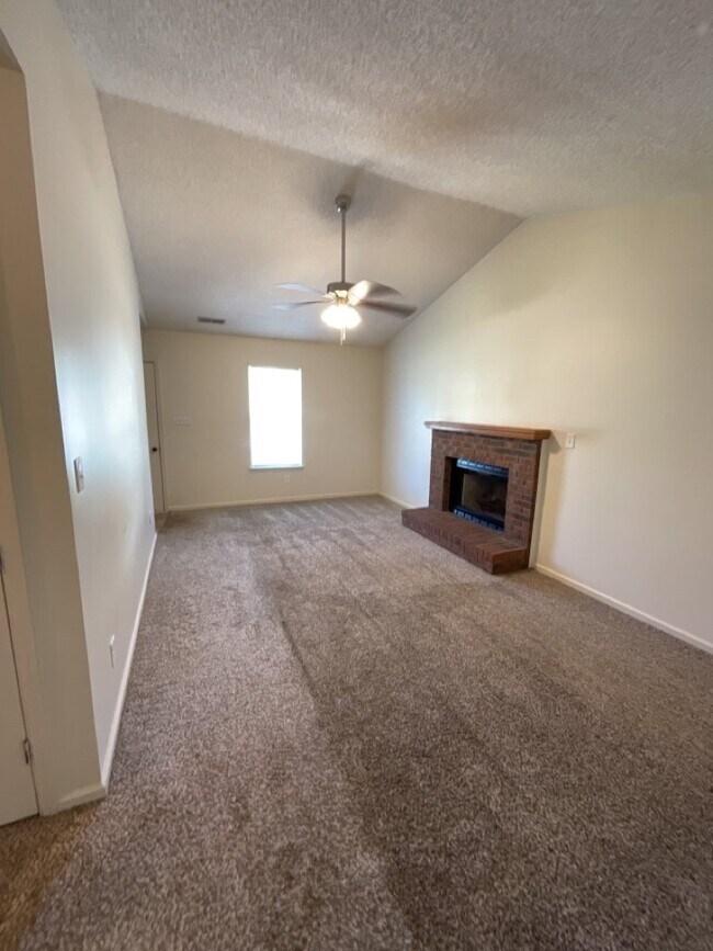 Foto del edificio - 105 Live Oak Ct