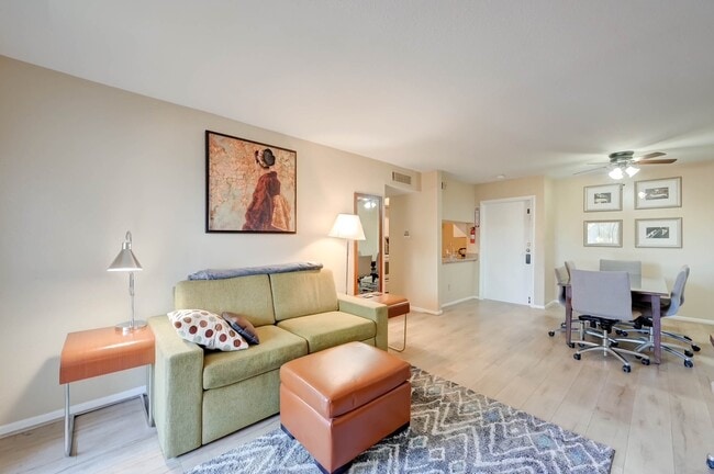 Foto del edificio - 8433 Hearth Dr