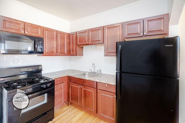 Foto del edificio - Cicero apartments! 5701-03 W Cermak Rd - 2...