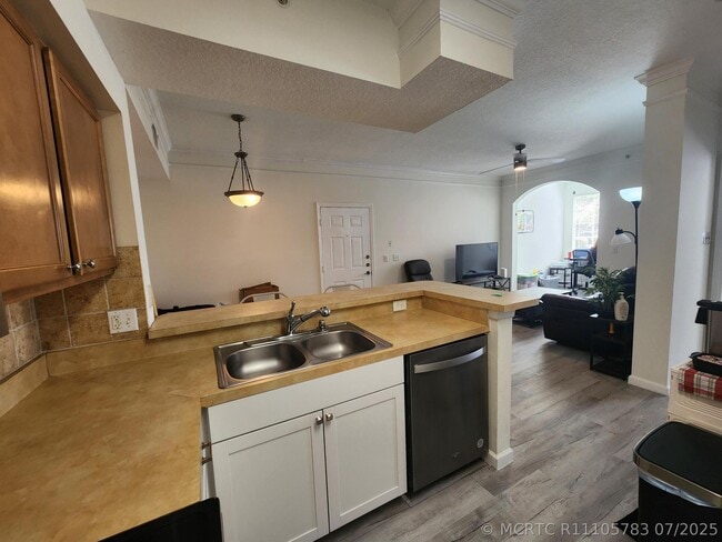 Foto del edificio - 2103 Myrtlewood Cir E