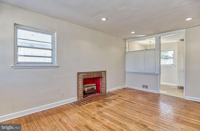 Foto del edificio - 3271 Annandale Rd
