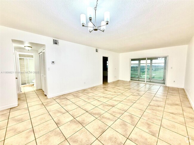 Building Photo - 2500 SW 81st Ave
