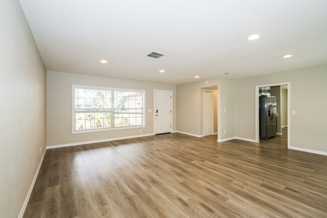 Foto del edificio - 4813 Bay Crest Dr