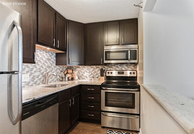Building Photo - 440 N McClurg Ct