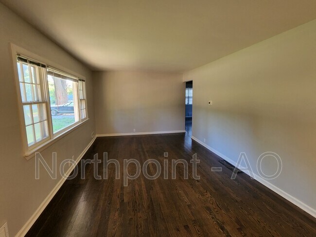 Foto del edificio - 10700 Cambridge Ave