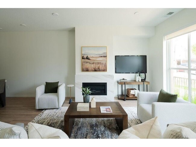 Building Photo - 122 West Dr