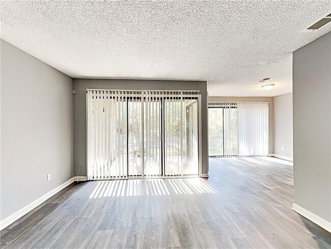 Building Photo - 3575 Oakvale Rd