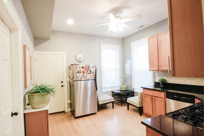 Foto del edificio - 3312 W Wabansia Ave
