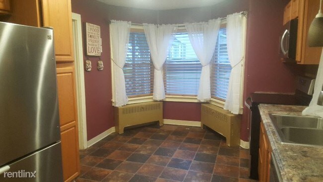 Building Photo - 3 br, 1 bath Apartment - 48 S 5th Avenue