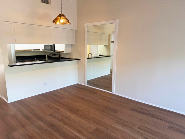 Foto del edificio - 7602 Hollister Ave