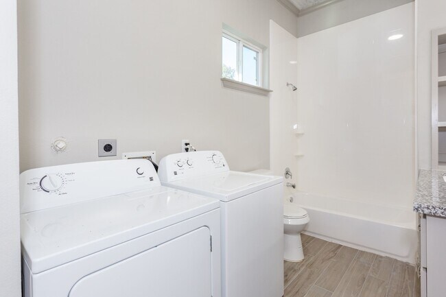 Foto del edificio - 215 N Milby St