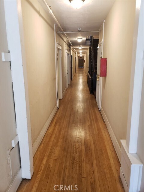 Foto del edificio - 323 W 4th St