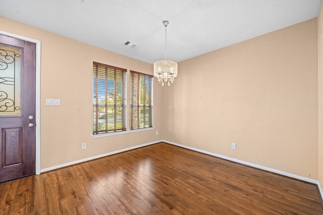 Foto del edificio - 5007 Pine Ridge Knoll Ct