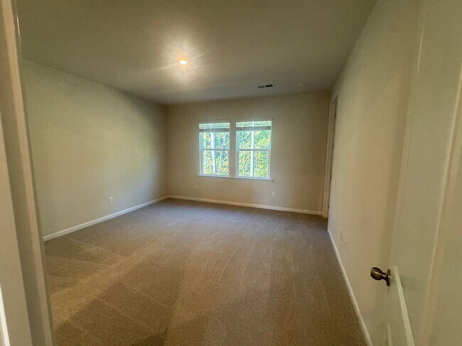 Building Photo - Be the first to live in this brand-new construction townhome!