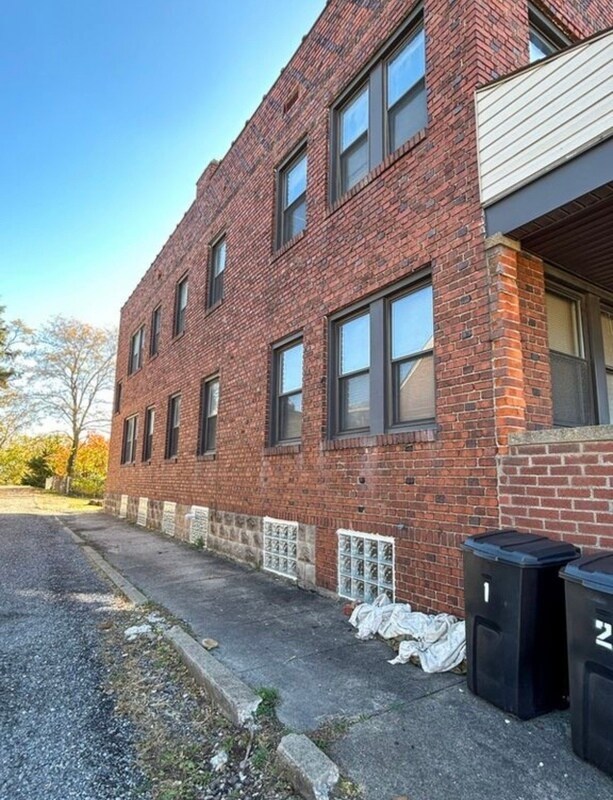 Foto del edificio - 1801 Elmdale Rd