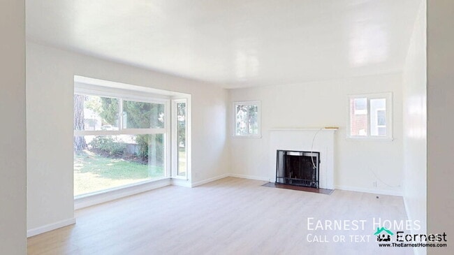 Building Photo - 9802 E Camino Real Ave