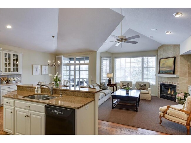 Foto del edificio - 228 Waycliffe Dr N