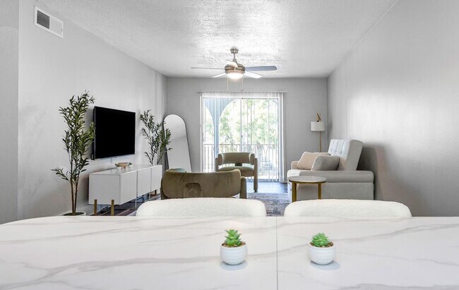 Foto del edificio - 4404 W Kennedy Blvd