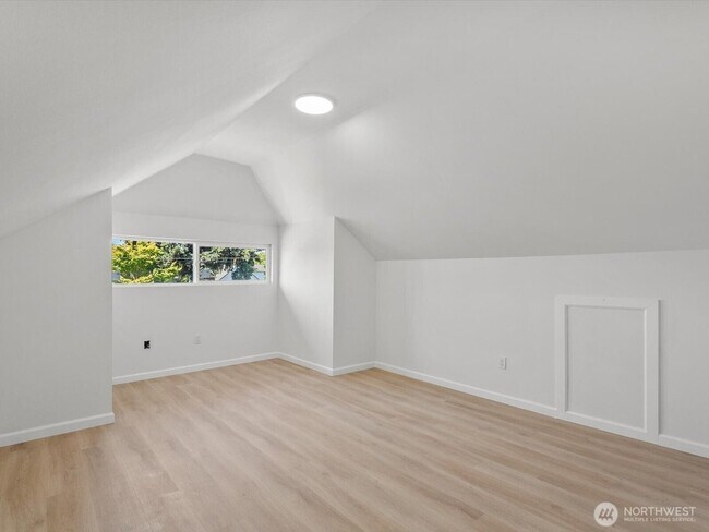 Foto del edificio - 505 Burnett Ave S