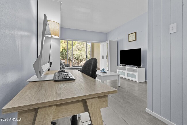 Foto del edificio - 6125 E Indian School Rd