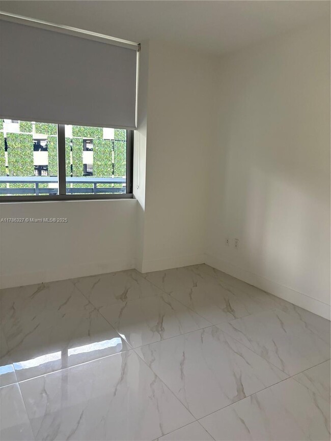 Building Photo - 16385 Biscayne Blvd