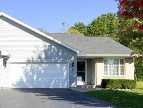 Building Photo - 482 Fox Ln