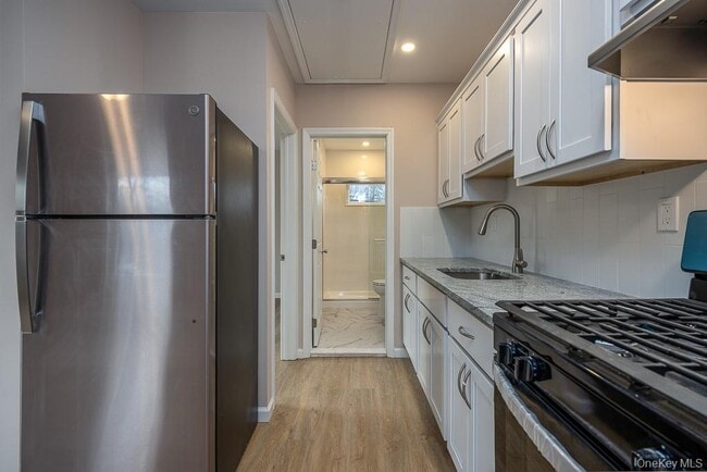 Foto del edificio - 72 S Main St