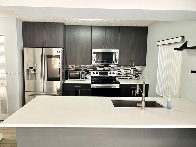 Building Photo - 3032 S Oakland Forest Dr