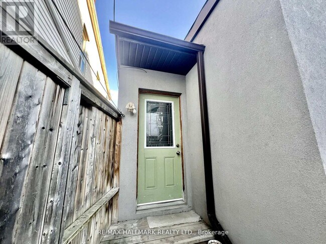 Photo du bâtiment - 822-822 Gerrard St E
