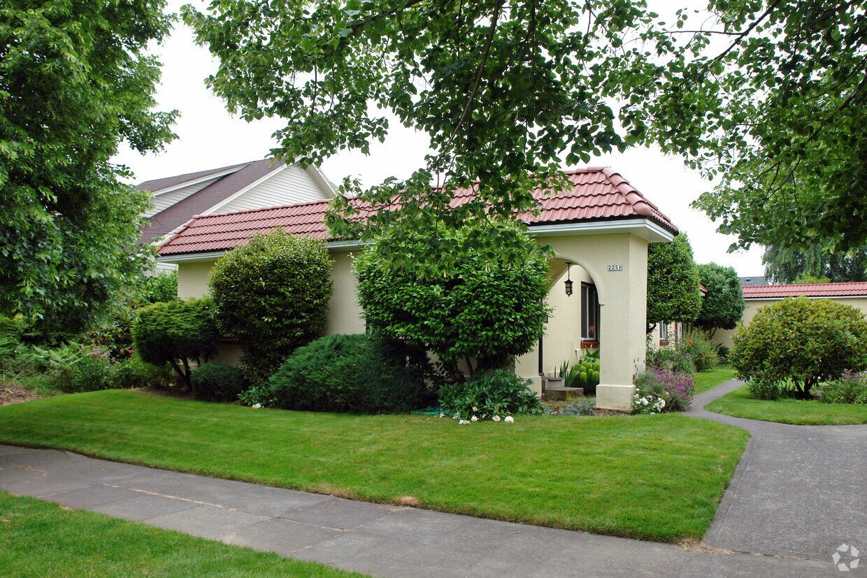 Building Photo - Mahue Court