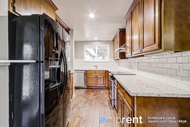 Foto del edificio - 4409 Pinewood Ct