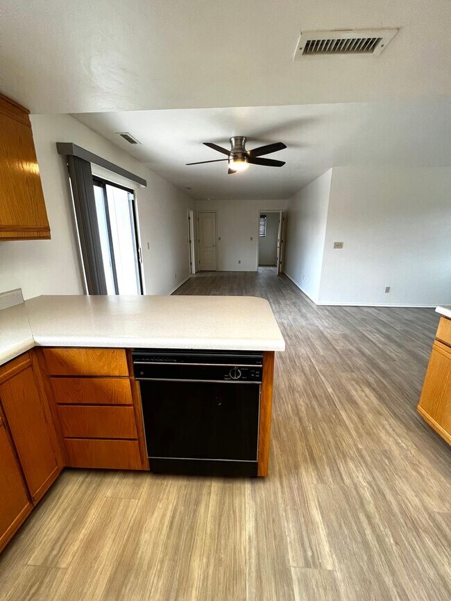 Building Photo - Three Bedroom Home Near Hwy 69