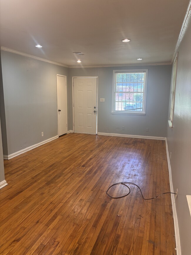 Building Photo - 216 Gardendale Dr