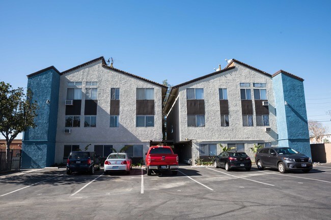 Parking Area - 6502 Vineland Apartments