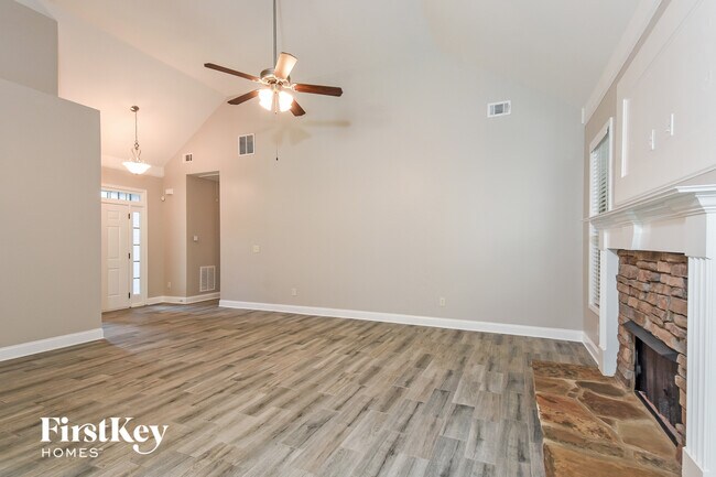 Foto del edificio - 12 Everest Dr