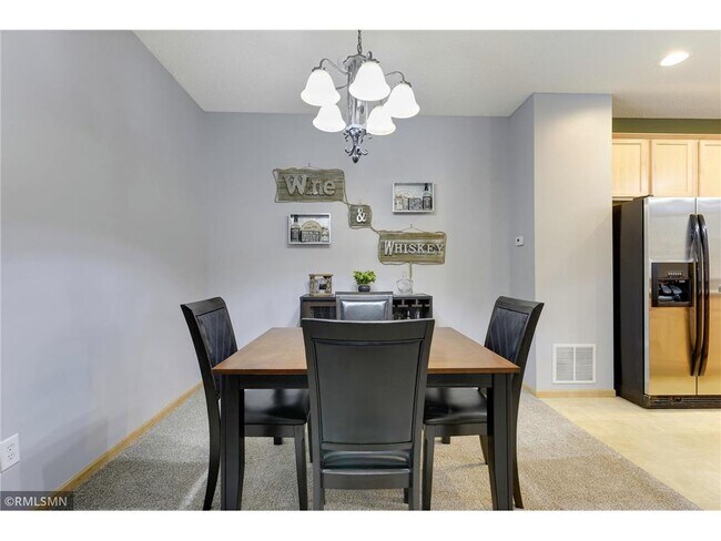 Building Photo - 15588 Emerald Dr N