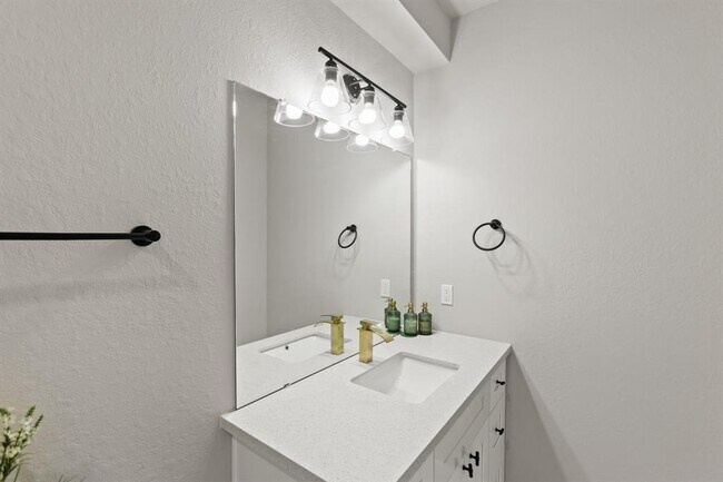 Foto del edificio - 3738 Nathaniel Brown St